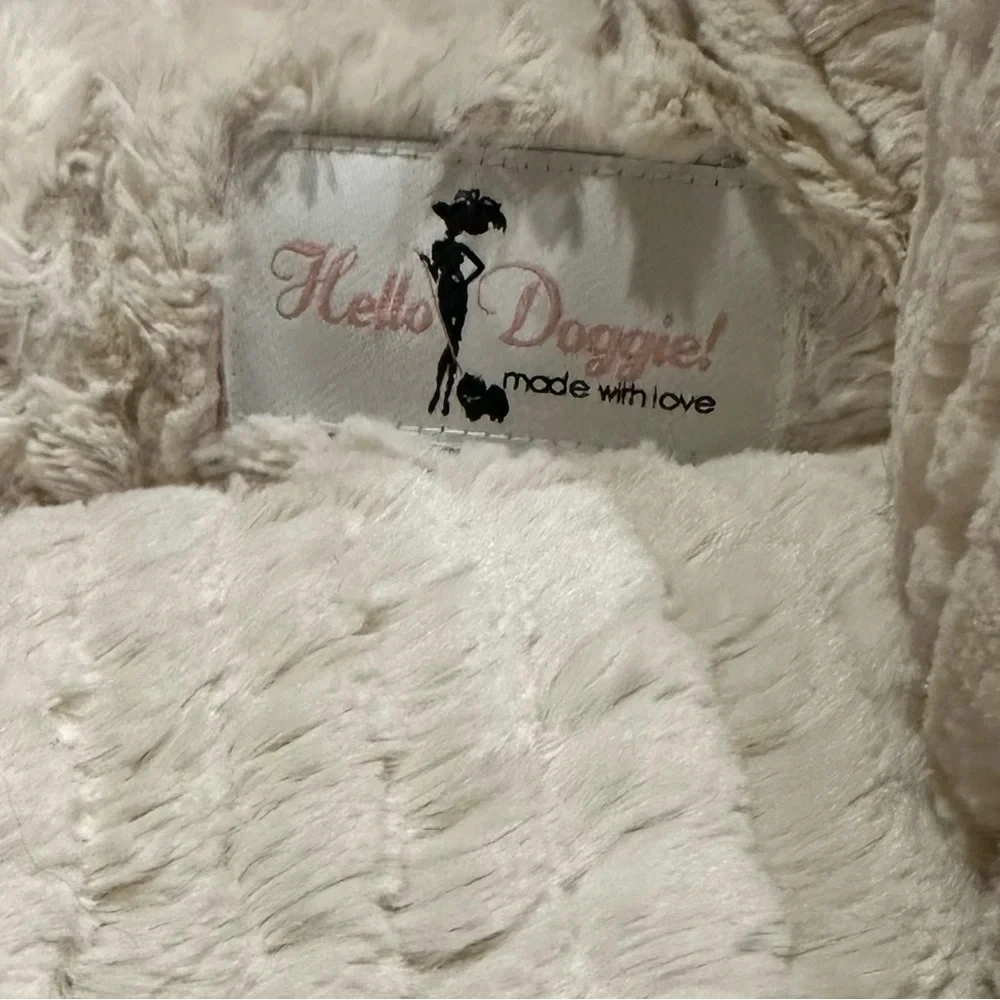 Hello Doggie Cozy Cream Pet Bed